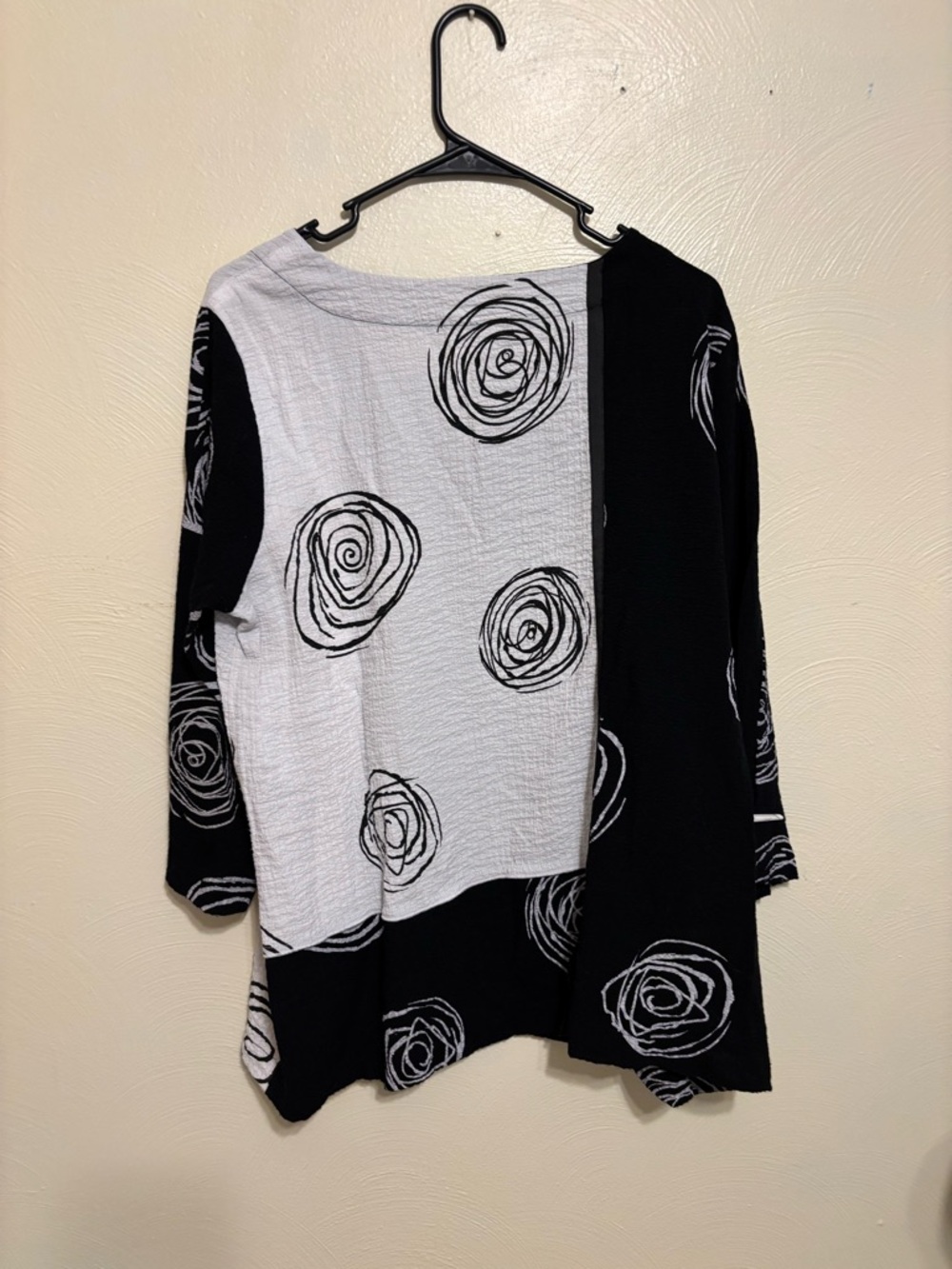 Ali Miles Black White Abstract Top Asymmetrical Button Tunic L - Picture 8 of 8
